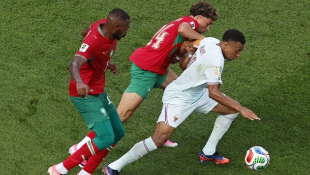 Zunächst vom Elferpunkt vergeben, dann doch erneut erfolgreich: Kylian Mbappe! 