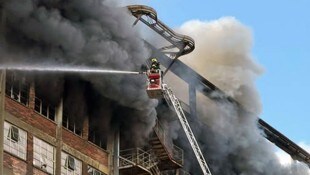Das Hochhaus ist teilweise eingestürzt. Personen kamen nicht zu Schaden.