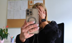 Die Internet-Betrüger knöpften der 50-Jährigen mehr als 10.000 Euro aus der Tasche (Symbolbild).