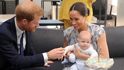 Prinz Harry und Herzogin Meghan mit Baby-Prinzen Archie, der mittlerweile sieben Jahre alt ist. 