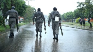 Mosambikanische Polizisten auf Patrouille in der Hauptstadt Maputo