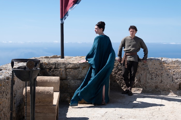 Mutter und Sohn auf der Suche nach Odysseus: Anne Hathaway als Penelope und Tom Holland als ...