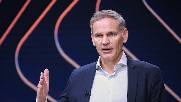 Volkswagen-Chef Oliver Blume hat sich nach der gescheiterten Abstimmung über den Sparplan zu ...