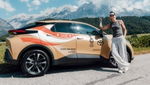 Janine Flock mit ihrem neuen Boliden