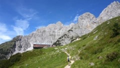 Die letzten Meter geht es fast eben hinüber zur stattlichen Gruttenhütte.
