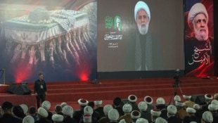 Video-Ansprache des neuen Hisbollah-Chefs Naim Qassem (sprich: Kassem) aus seinem ...
