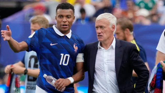 Frankreichs Superstürmer Kylian Mbappé und Frankreichs Trainer Didier Deschamps