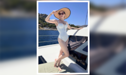 Kelly Osbourne strahlt auf einer Luxus-Yacht in einem eleganten weißen Badeanzug – mit ihrem ...