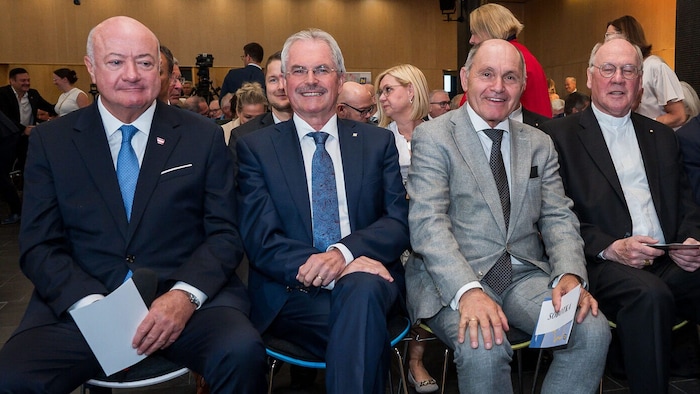 Gratulilerten zum Jubiläum: Kanzler Christian Stocker, Landtagspräsident Karl Wilfing, ...