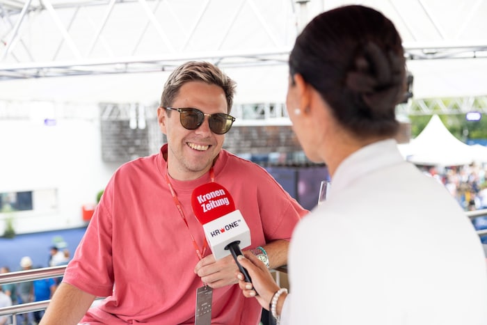 Auf krone.tv strahlen wir Interviews aus – wie jenes im Vorjahr mit Sänger „Oimara“