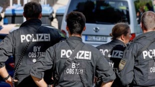 Polizisten am Tatort in Schongau in Oberbayern