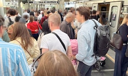 Noch voller als sonst: Die U4 wird bis Anfang August zweigeteilt geführt. Die Reisezeit ...