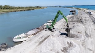 Passendes Ambiente: Die Neuerungen wurden auf dem Gelände der Zech Kies GmbH in Hard ...