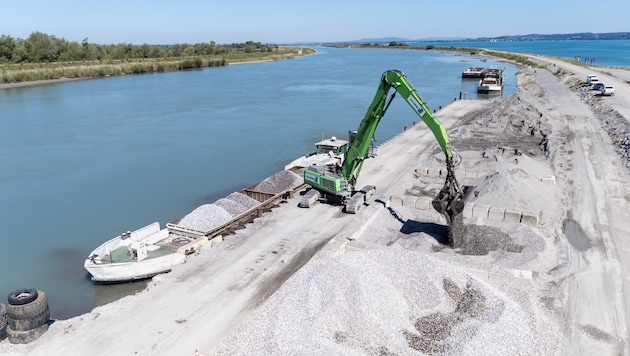 Passendes Ambiente: Die Neuerungen wurden auf dem Gelände der Zech Kies GmbH in Hard ...