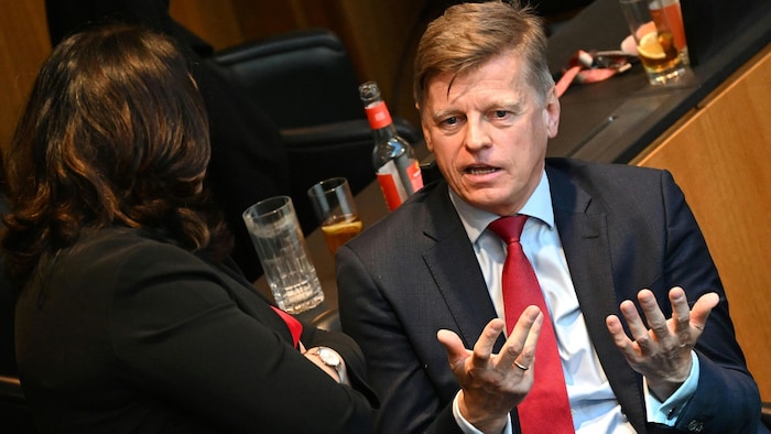 NEOS-Abgeordneter Veit Dengler kritisierte die Parteienförderung.