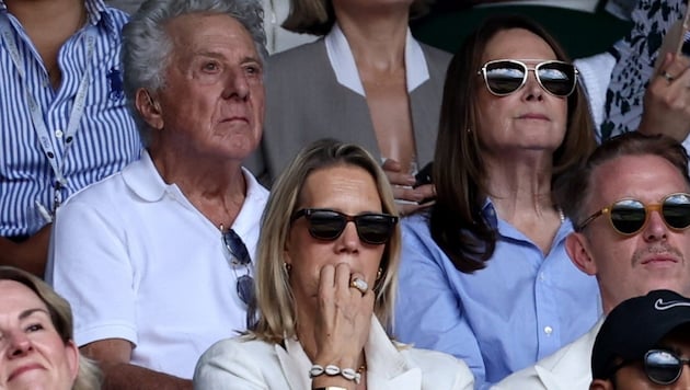Dustin Hoffman im eleganten weißen Polohemd mit seiner langjährigen Ehefrau Lisa Hoffman.