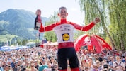 Tausende Fans feiern Ö-Tour-Spitzenreiter Gregor Mühlberger.