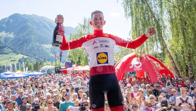 Tausende Fans feiern Ö-Tour-Spitzenreiter Gregor Mühlberger.