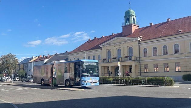 Der Busbahnhof am Oberwarter Hauptplatz soll aus dem Stadtzentrum verlegt werden. Als möglicher ...