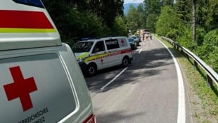 Auf der B70 wurde ein Motorradlenker bei Edelschrott schwer verletzt.