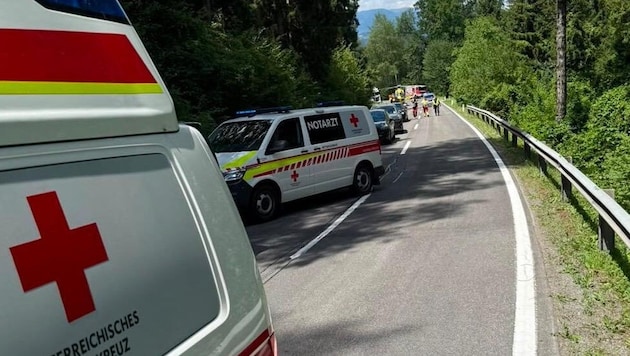 Auf der B70 wurde ein Motorradlenker bei Edelschrott schwer verletzt.