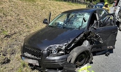 Das Auto wurde schwer beschädigt.