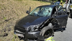 Das Auto wurde schwer beschädigt.