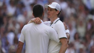 Jannik Sinner und Novak Djokovic