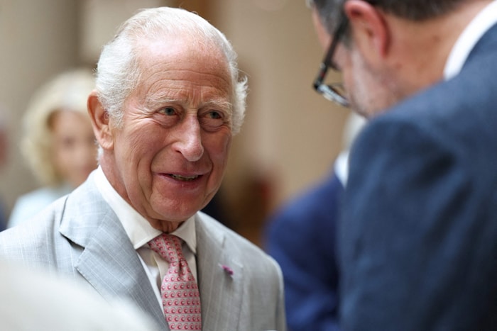 König Charles wurde erst am Sonntag über die Umzugspläne von Harry und Meghan informiert. Der ...