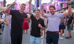 Stefan Kraft (mittig) mit Kumpels Alexander und Franz (re.)