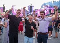 Stefan Kraft (mittig) mit Kumpels Alexander und Franz (re.)