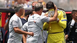 Thibaut Courtois muss unter Tränen das Feld verlassen.