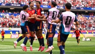 AFP/DAVID RAMOS Spanien jubelt – ein gewohntes Bild. Zu verlieren, scheint die Mannschaft verloren zu haben.