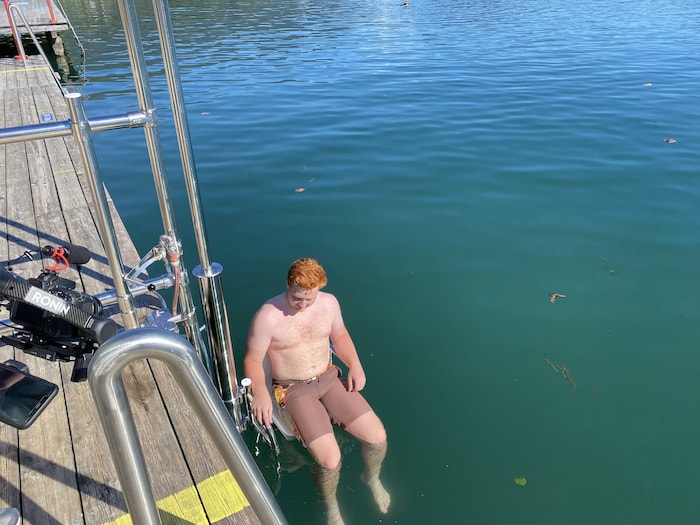 Mit dem teuren Lift kommt man bequem ins Wasser.