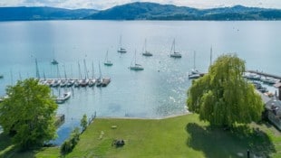 Am ehemaligen Seebahnhof in Schörfling am Attersee entstehen rund 13.000 Quadratmeter öffentlich ...