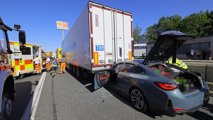 Am Lkw-Auflieger montierte Reifen dürften dem Oberösterreicher das Leben gerettet haben.