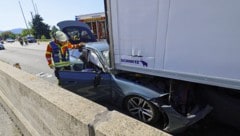 Das Auto wurde beim Unfall zum Totalschaden.
