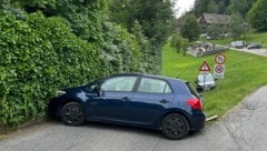 Das junge Paar aus den Niederlanden steckte in der tückischen Kurve fest.