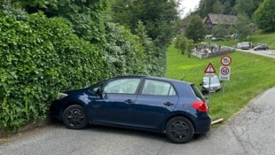 Das junge Paar aus den Niederlanden steckte in der tückischen Kurve fest.