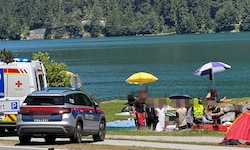 Ein weiterer Paragleitpilot stürzte in den Achensee und musste mit einem Boot gerettet werden.