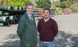 Alexander Kottulinsky (links) und Peter MIksch vor den Bohrröhren, die längst im Einsatz sein ...