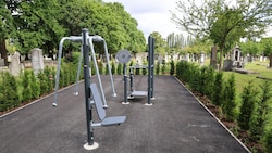 Die Fitnessgeräte am Friedhof in Meidling, in Griffweite von bestehenden Gräbern, haben für ...