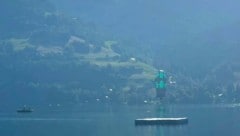 Auch ein Polizeiboot und die Freiwillige Feuerwehr machten sich auf den Weg zum ungewollten ...