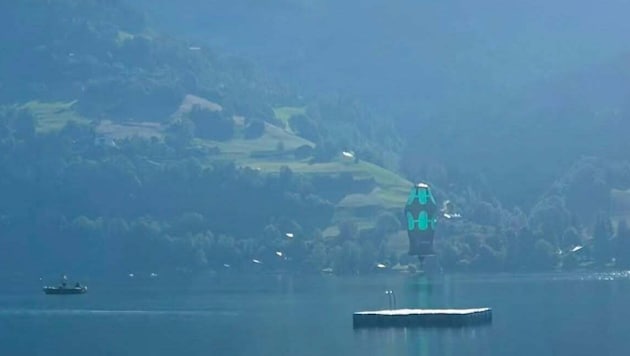 Auch ein Polizeiboot und die Freiwillige Feuerwehr machten sich auf den Weg zum ungewollten ...