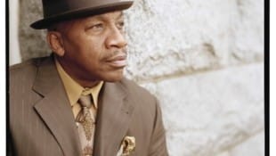 Reverend John Lee Hooker jr., seit geraumer Zeit der Liebe wegen in Deutschland wohnhaft, gehen ...