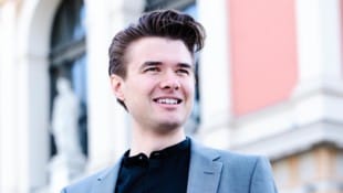 Tobias Grabher führte mit Feingefühl und großer musikalischer Präsenz durch Mozarts „Così fan ...