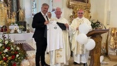 Von Sturm-Präsident Christian Jauk (li.) und dem steirischen Diözesanbischof Wilhelm Krautwaschl ...