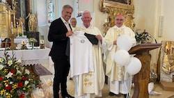 Von Sturm-Präsident Christian Jauk (li.) und dem steirischen Diözesanbischof Wilhelm Krautwaschl ...