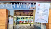 Ein kühler Sprung ins kalte Nass – und das ganz kostenfrei. Viele Krumbacher nutzen dies und ...