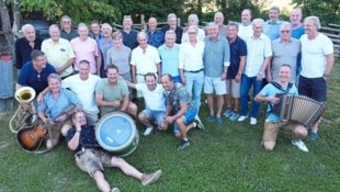 Mannschaftsfoto der anderen Art: Viele Sturm-Größen gaben sich in Sepps Berglermühle ein ...
